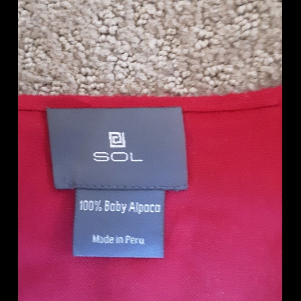 NWOT Sol Red Baby Alpaca Cape. One Size. - Picture 7 of 7